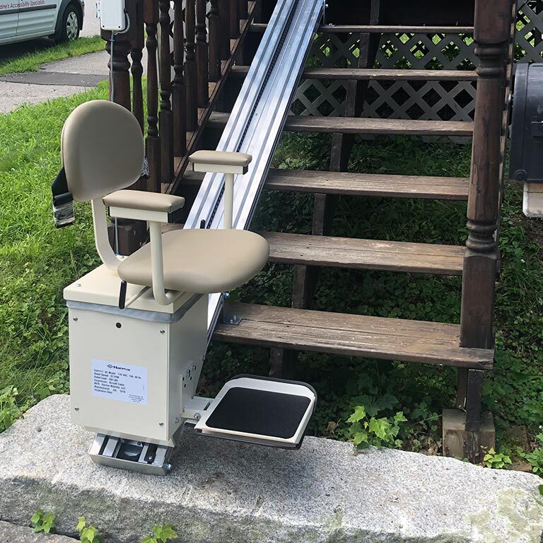 Outdoor Deluxe Stair Lift on a Porch